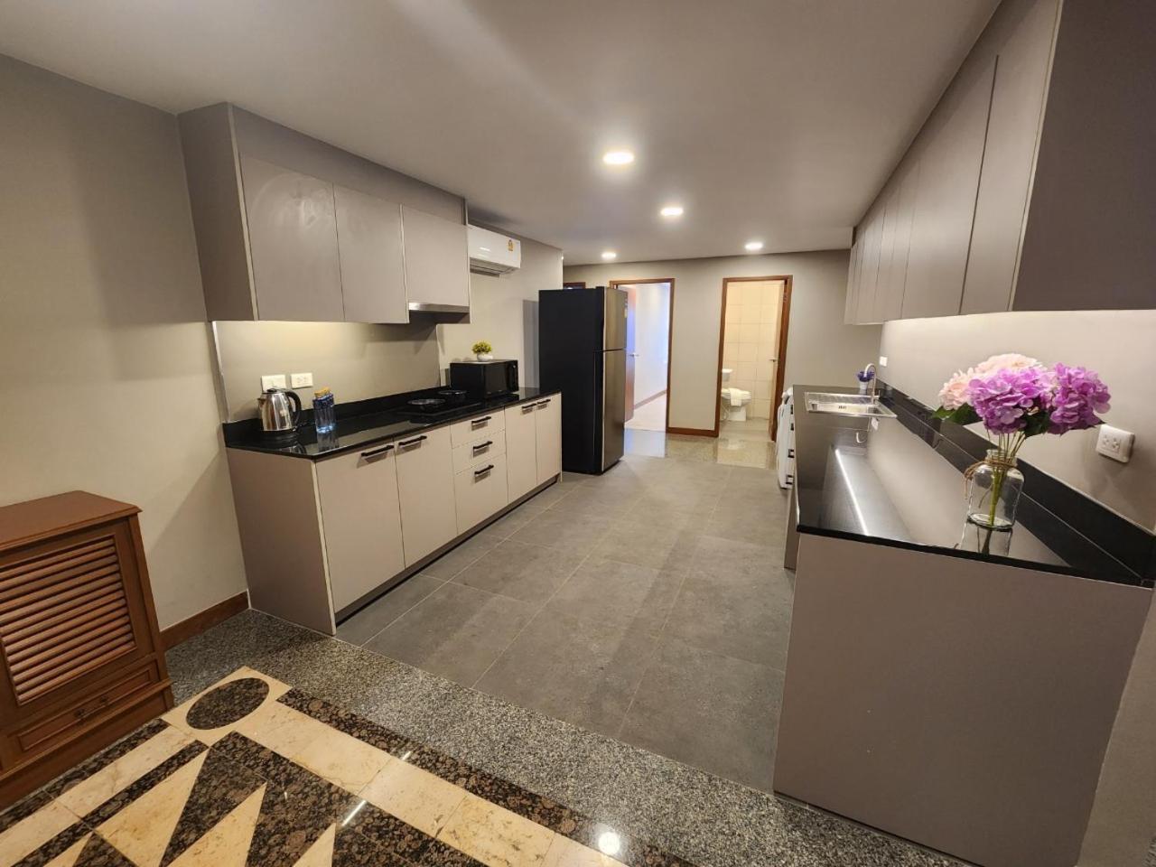United Tower Thonglor By Aspira Appartement Bangkok Buitenkant foto